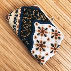 2/$20 Vintage floral clutch